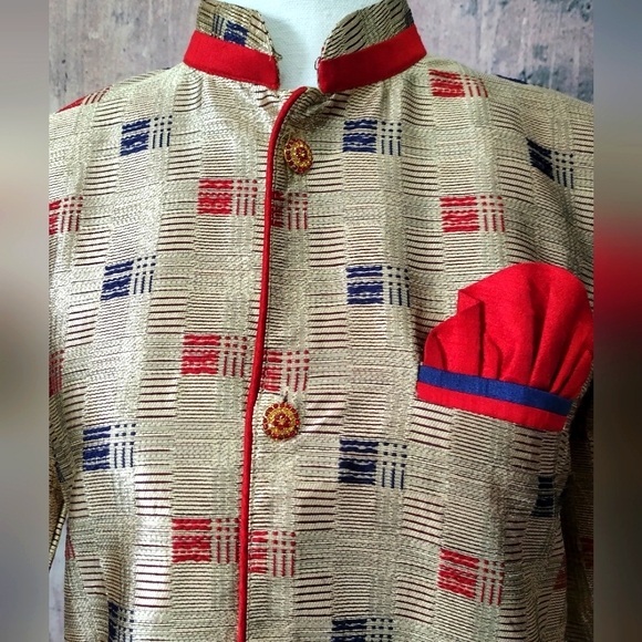 Beautiful Gold Sherwani. - Picture 4 of 11